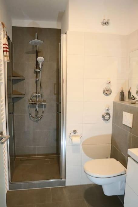 Emily'S Deichbude In Einer Historischen Villa In Dornumersiel Ngoại thất bức ảnh